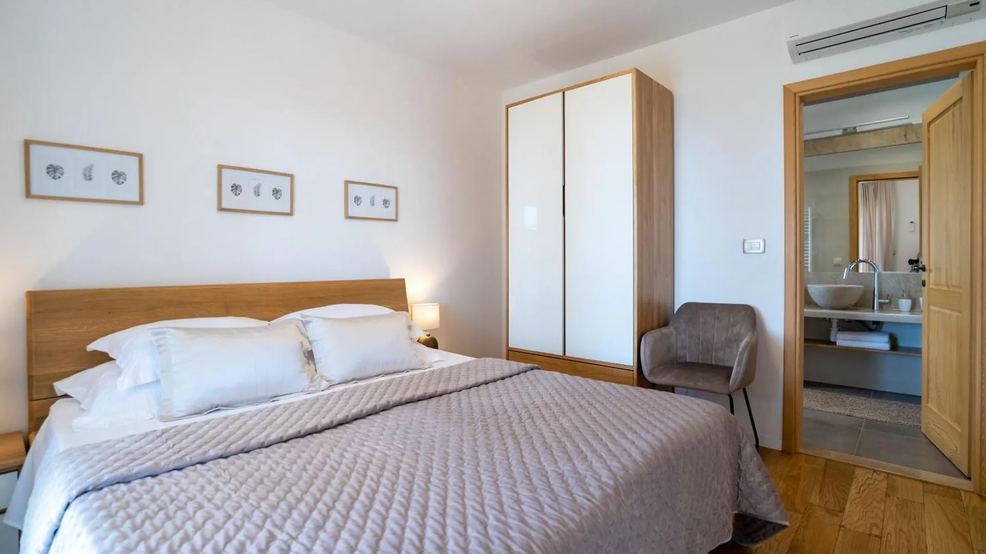 Villa Blue Ivy With Heated Pool Kaštela 0*,