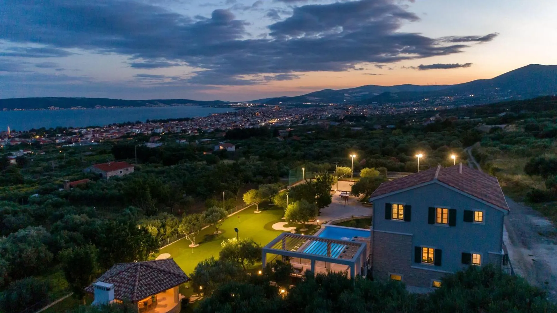 Villa Blue Ivy With Heated Pool Kaštela 克罗地亚