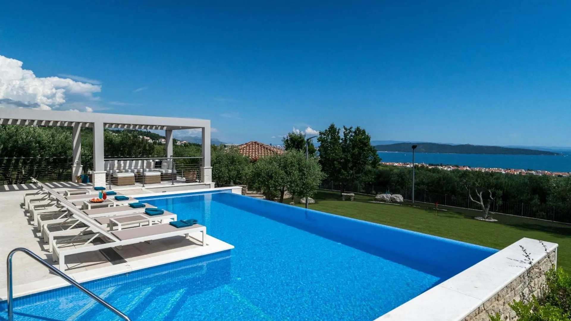 Villa Blue Ivy With Heated Pool Kastela Croatia