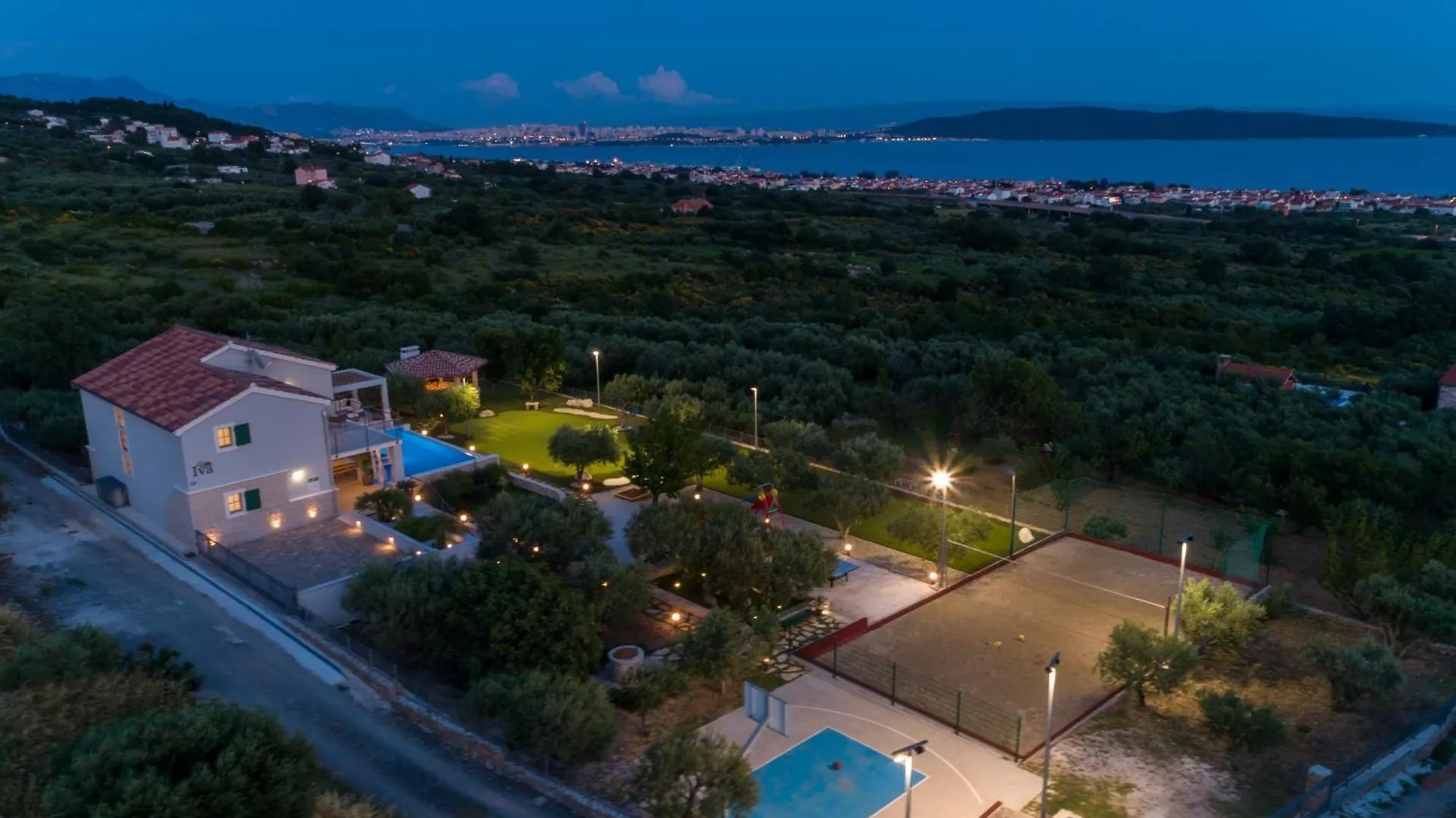 Villa Blue Ivy With Heated Pool Kastela Croatia