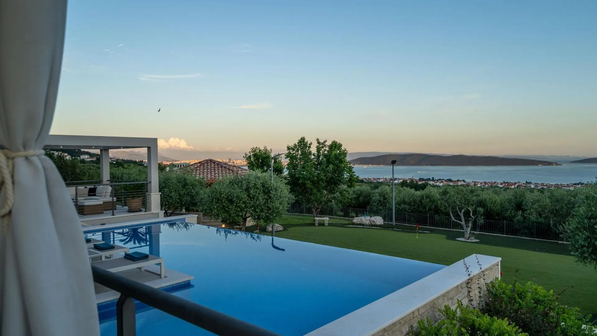 Villa Blue Ivy With Heated Pool Kastela 0*,  Croatia