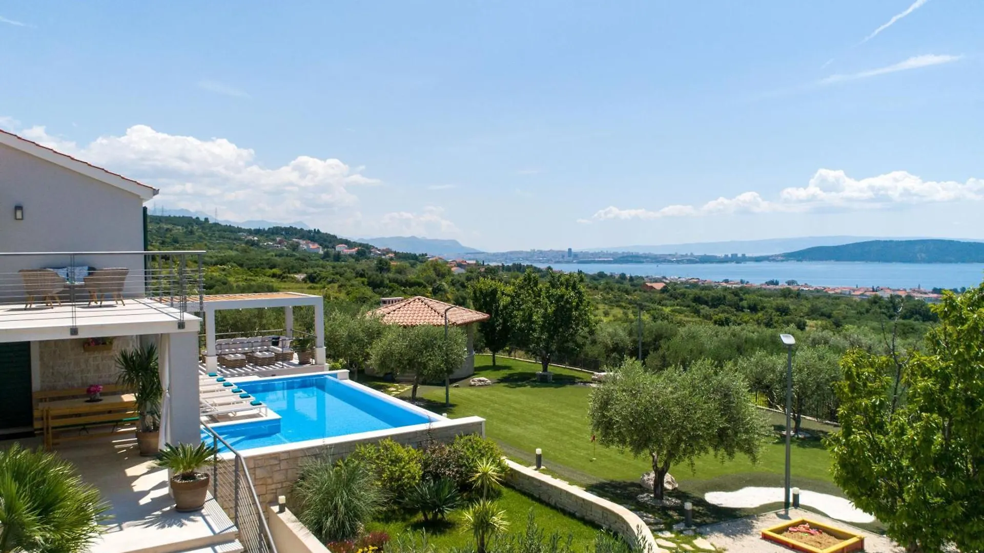 Villa Blue Ivy With Heated Pool Kastela 0*,