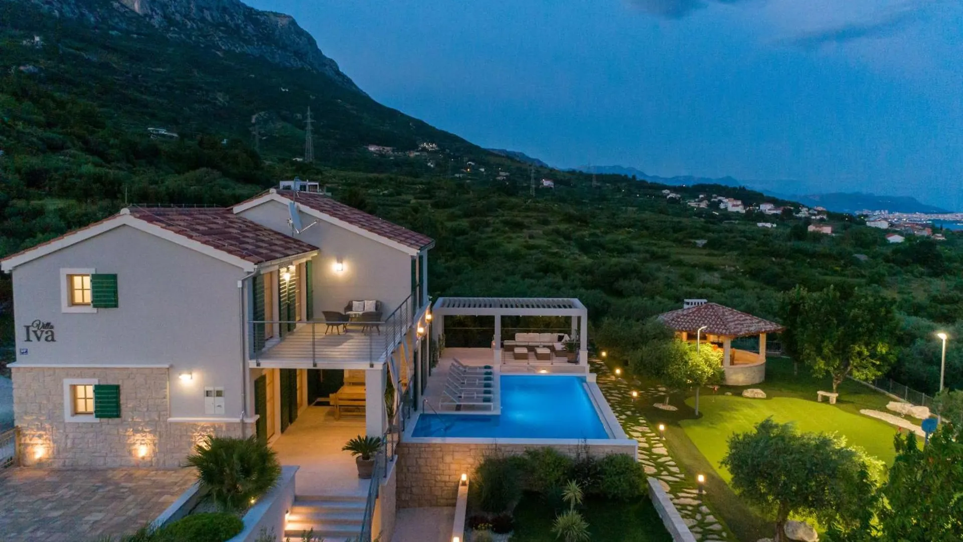 Villa Blue Ivy With Heated Pool Kastela